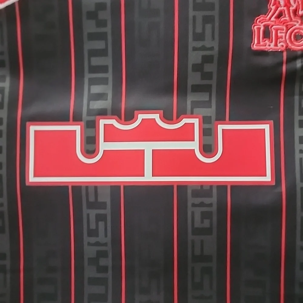🔥Liverpool F.C. Nike Jersey -- LeBron Theme!! XL ! 🔥 - Picture 5 of 7